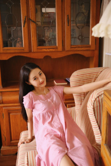 透明比基尼泳衣美女